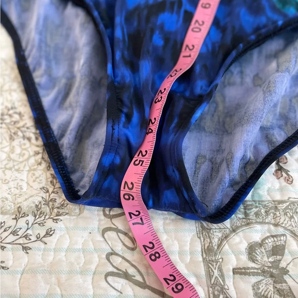 Miraclesuit The Beach Goes On Pinup One Piece Bathing Suit - Picture 6 of 7